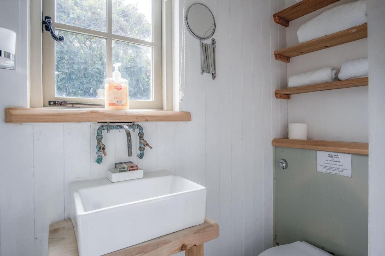 Haven View - 1 Bedroom Shepherds Hut - St Ishmaels Saint Ishmaels  Exterior foto